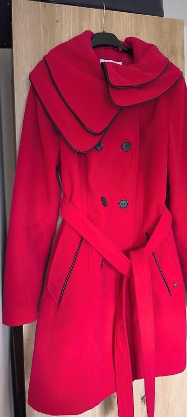 kom sa etiketom: Ženski kaput – crveni, dvoredni, sa kaišem, veličina 38 - Brend at lalafo.rs — 3 kom sa etiketom: Ženski kaput – crveni, dvoredni, sa kaišem, veličina 38 - Brend — 3