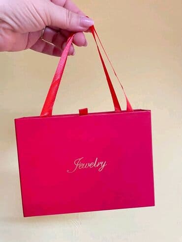 Kutija za nakit. Cena 800 din. Dimenzije:16x12x3,5cm na lalafo.rs Kutija za nakit. Cena 800 din. Dimenzije:16x12x3,5cm