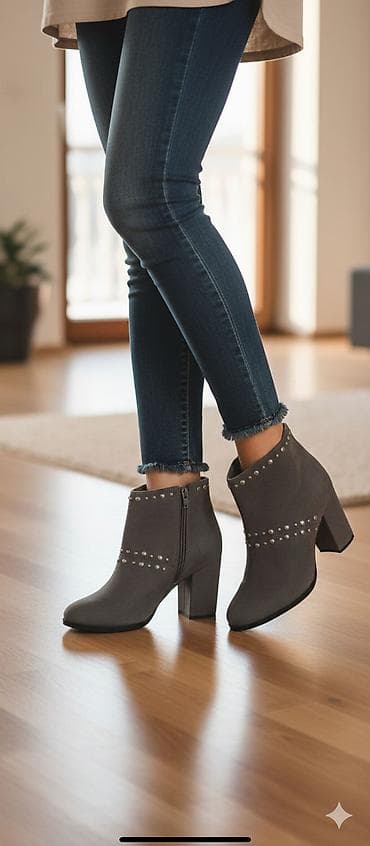 Gležnjače, 36 na lalafo.rs Gležnjače, 36