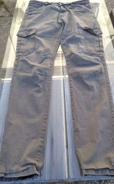Pantalone: Pantalone br. 32 u dobrom stanju na lalafo.rs Pantalone: Pantalone br. 32 u dobrom stanju