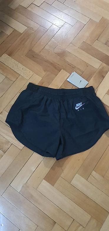 Nike Air ženske/runnerske šorts pantalone - Brend: Nike Air - Model na lalafo.rs Nike Air ženske/runnerske šorts pantalone - Brend: Nike Air - Model