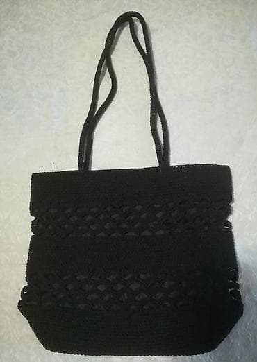 Torba crna pletena dimenzije 29x26 cm, očuvana, uz nju gratis ista at lalafo.rs — 1 Torba crna pletena dimenzije 29x26 cm, očuvana, uz nju gratis ista — 1