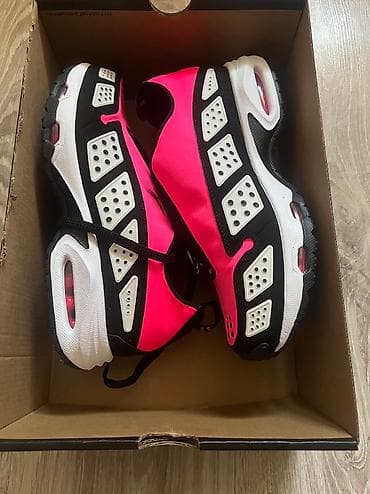 Nike Air Max SNDR "Hyper Pink and
Black" br.40,5 cm 26 NOVO
FZ na lalafo.rs — 8 Nike Air Max SNDR "Hyper Pink and
Black" br.40,5 cm 26 NOVO
FZ — 8