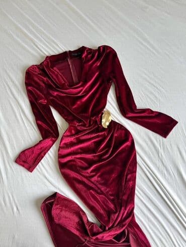🔥Elegantna ženska haljina od baršuna Haljina: 3200 dinara Veličina na lalafo.rs 🔥Elegantna ženska haljina od baršuna Haljina: 3200 dinara Veličina