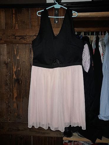 Damska haljina bez rukava, dvobojna. - Gornji deo: crni, sa dubokim na lalafo.rs — 2 Damska haljina bez rukava, dvobojna. - Gornji deo: crni, sa dubokim — 2