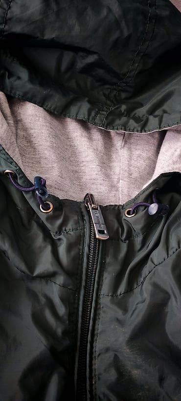 Zelena vodoodbojna duks/jakna sa kapuljačom, kupljena u vaikikiu - na lalafo.rs — 3 Zelena vodoodbojna duks/jakna sa kapuljačom, kupljena u vaikikiu - — 3