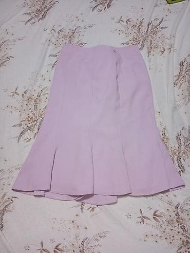 kom sa etiketom: Roze suknja sa volanima na donjem delu. Model sa visokim strukom i at lalafo.rs — 1 kom sa etiketom: Roze suknja sa volanima na donjem delu. Model sa visokim strukom i — 1