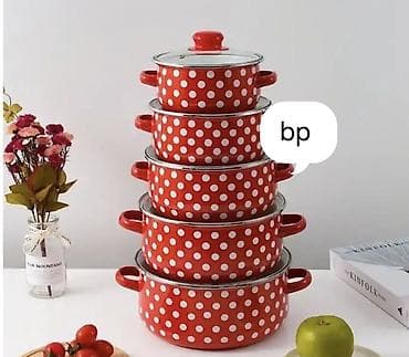 Set emajliranih šerpi sa poklopcima – 5 komada - Materijal na lalafo.rs Set emajliranih šerpi sa poklopcima – 5 komada - Materijal