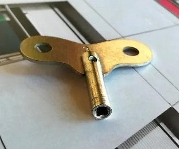 Antiques: Starinski ključ za satni mehanizam 3 mm. Ključ za navijanje Schatz at lalafo.rs — 3 Antiques: Starinski ključ za satni mehanizam 3 mm. Ključ za navijanje Schatz — 3