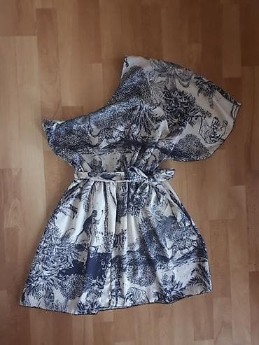 Prelepa leprsava elegantna haljina na jedno rame.Italijanska.Nema na lalafo.rs Prelepa leprsava elegantna haljina na jedno rame.Italijanska.Nema