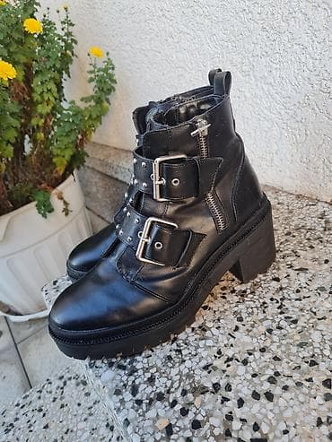 Stradivarius cizme u broju 39, nosene, visina stikle 6cm at lalafo.rs — 1 Stradivarius cizme u broju 39, nosene, visina stikle 6cm — 1