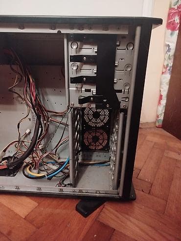 Kuciste za kompjuter. Spojio plocu,napajanje radi i power taster je na lalafo.rs — 3 Kuciste za kompjuter. Spojio plocu,napajanje radi i power taster je — 3