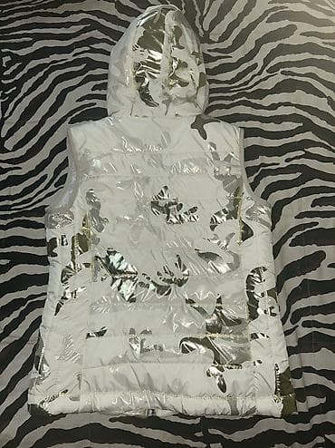 Moncler prsluk nov pise da je L velicina ali odgovara M na lalafo.rs — 2 Moncler prsluk nov pise da je L velicina ali odgovara M — 2