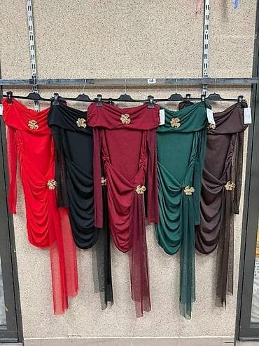 🔥Elegantna ženska mini haljina sa spuštenim ramenima 2999 din Model na lalafo.rs — 3 🔥Elegantna ženska mini haljina sa spuštenim ramenima 2999 din Model — 3