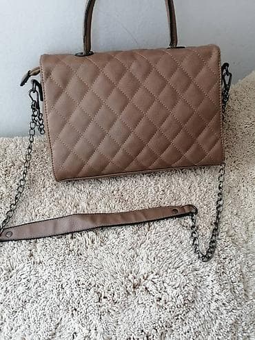 Bez tasna srednje velicine. Vrlo lepa zenska tasna stepana na rombove na lalafo.rs — 6 Bez tasna srednje velicine. Vrlo lepa zenska tasna stepana na rombove — 6