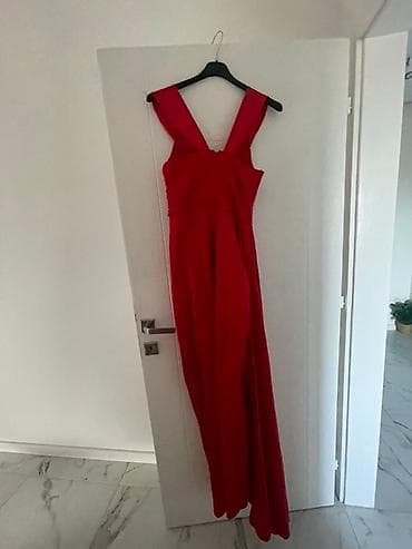Elegantna duga crvena haljina za svečane prilike. - Kroj: uska na lalafo.rs — 1 Elegantna duga crvena haljina za svečane prilike. - Kroj: uska — 1