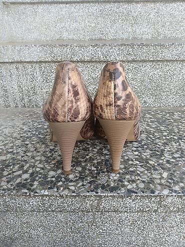 Apart kozne cipele br.40.Nosene par puta super ocuvane bez at lalafo.rs — 3 Apart kozne cipele br.40.Nosene par puta super ocuvane bez — 3