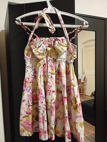 Letnja haljina s cvetnim printom - Model: kratka, lepršava A-kroja na lalafo.rs Letnja haljina s cvetnim printom - Model: kratka, lepršava A-kroja