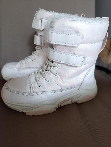 Zimske cizmice 32
ug 19,5cm-19,8cm
tople, odlicne na lalafo.rs — 1 Zimske cizmice 32
ug 19,5cm-19,8cm
tople, odlicne — 1