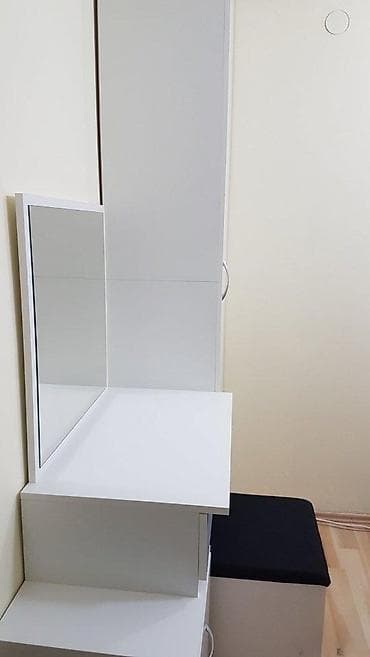 Sto za Šminkanje + Ormar 🛠 Opis proizvoda: Sto za šminkanje izrađen na lalafo.rs — 6 Sto za Šminkanje + Ormar 🛠 Opis proizvoda: Sto za šminkanje izrađen — 6