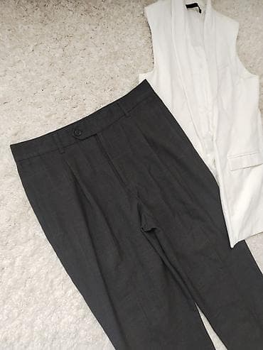 pantalone butiku ali: Tamno sive pantalone na crtu na blage diskretne linije ili kockice na lalafo.rs — 1 pantalone butiku ali: Tamno sive pantalone na crtu na blage diskretne linije ili kockice — 1