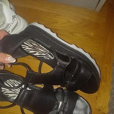 Ženske sandale sa visokom platformom i potplatom. Gornji deo sandale at lalafo.rs — 3 Ženske sandale sa visokom platformom i potplatom. Gornji deo sandale — 3