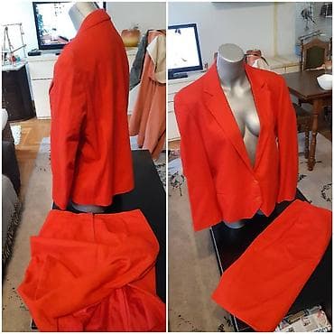 Ženski komplet – sako i suknja u intenzivno crvenoj boji. Detalji: - na lalafo.rs — 2 Ženski komplet – sako i suknja u intenzivno crvenoj boji. Detalji: - — 2