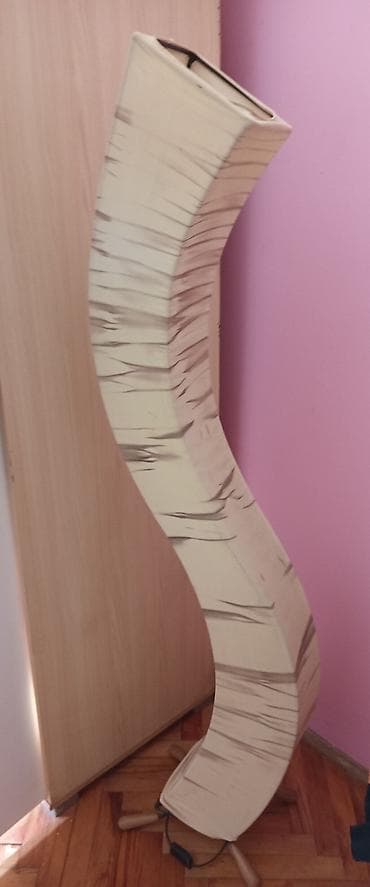 Dizajnerska podna lampa talasasta “S”-forma Moze at lalafo.rs Dizajnerska podna lampa talasasta “S”-forma Moze