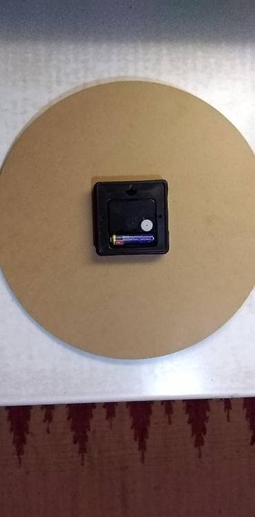 Zidni sat sa slikovitim brojčanikom. Prečnik: 34 cm. Debljina: 5 mm na lalafo.rs — 2 Zidni sat sa slikovitim brojčanikom. Prečnik: 34 cm. Debljina: 5 mm — 2