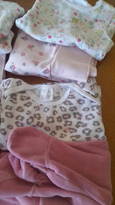 Komplet odeće za bebu (više komada, veličina 56) očuvane za na lalafo.rs — 5 Komplet odeće za bebu (više komada, veličina 56) očuvane za — 5