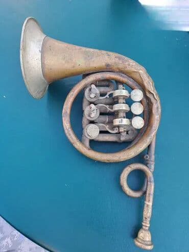 Mala antikvarna horna iz 1900god. Potrebno sredjivanje na lalafo.rs Mala antikvarna horna iz 1900god. Potrebno sredjivanje