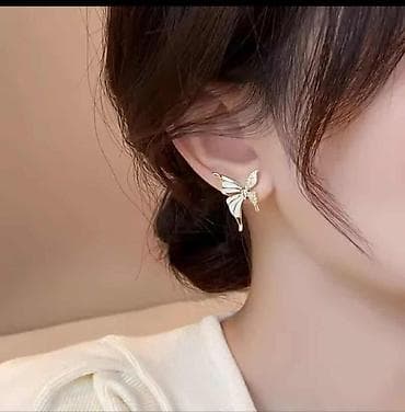 Elegantne minđuše – leptiri - Dizajn: asimetrični leptiri koji prate na lalafo.rs — 1 Elegantne minđuše – leptiri - Dizajn: asimetrični leptiri koji prate — 1