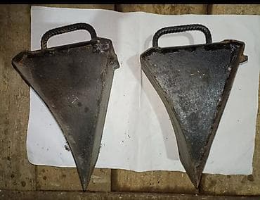 Metalne klocne (klinovi) za točkove,auta,kamiona i slično,dva komada na lalafo.rs Metalne klocne (klinovi) za točkove,auta,kamiona i slično,dva komada
