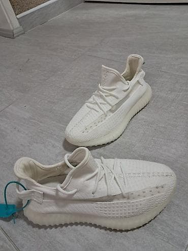 Patike – sportske, bele, pletene tenisice sa debelim rebrastim đonom at lalafo.rs — 2 Patike – sportske, bele, pletene tenisice sa debelim rebrastim đonom — 2