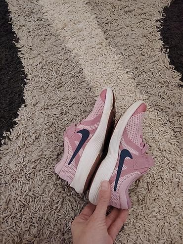 Sneakers: Dečije patike Nike Revolution (model sa čičak trakama), roze boje sa at lalafo.rs — 3 Sneakers: Dečije patike Nike Revolution (model sa čičak trakama), roze boje sa — 3