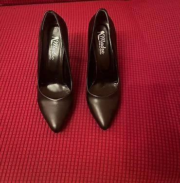 Crne klasične salonke, nošene jednom u svečanoj prilici, u savršenom na lalafo.rs — 1 Crne klasične salonke, nošene jednom u svečanoj prilici, u savršenom — 1