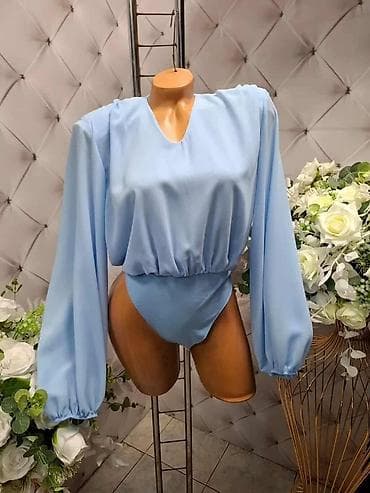 Elegantna ženska kombinacija: svetloplavi bodi i tamnoplave pantalone na lalafo.rs — 2 Elegantna ženska kombinacija: svetloplavi bodi i tamnoplave pantalone — 2