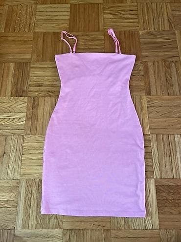ZARA haljina na bretele, uskog kroja, u nežno roze boji. Model na lalafo.rs — 1 ZARA haljina na bretele, uskog kroja, u nežno roze boji. Model — 1