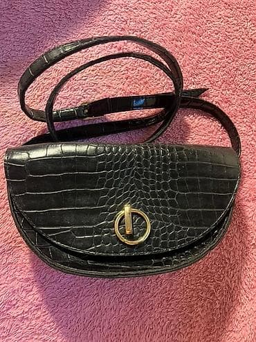 Crna ženska torbica preko ramena sa krokodil teksturom. - Materijal na lalafo.rs — 1 Crna ženska torbica preko ramena sa krokodil teksturom. - Materijal — 1