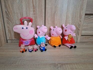 Koferče sa porodicom Pepa prase i plišanim igračkama mama, tata i Pepa na lalafo.rs Koferče sa porodicom Pepa prase i plišanim igračkama mama, tata i Pepa
