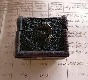 Mali drveni kovčežić. Mali drveni kovčežić sa metalnim šarkama i na lalafo.rs — 2 Mali drveni kovčežić. Mali drveni kovčežić sa metalnim šarkama i — 2