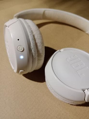 JBL bežične over‑ear slušalice sa mikrofonom – bela boja Ključne na lalafo.rs — 4 JBL bežične over‑ear slušalice sa mikrofonom – bela boja Ključne — 4