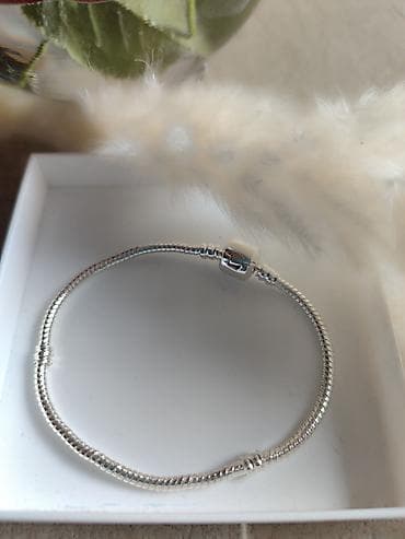 Srebrna narukvica, zig 925 - Materijal: srebro 925 žig 925 - na lalafo.rs Srebrna narukvica, zig 925 - Materijal: srebro 925 žig 925 -