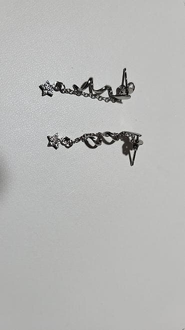 Duge ženske minđuše – srebrne boje, viseći model - Dizajn na lalafo.rs — 4 Duge ženske minđuše – srebrne boje, viseći model - Dizajn — 4