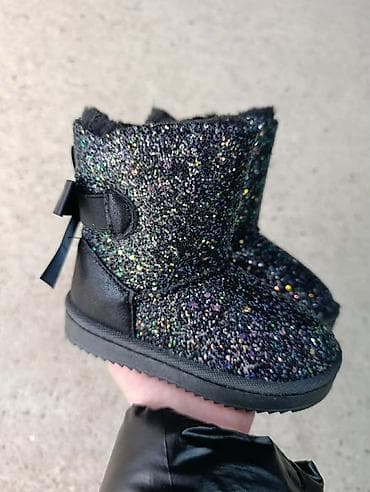 Nove UGG
25-36
2800 din ✨
PM✨ na lalafo.rs — 1 Nove UGG
25-36
2800 din ✨
PM✨ — 1