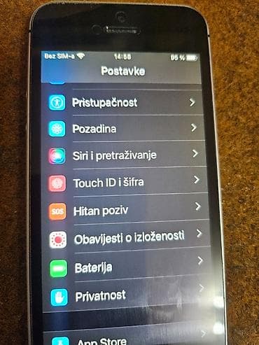 Apple iPhone SE (1. generacija) – model MP862FD/A, srebrna boja. Iphon na lalafo.rs — 6 Apple iPhone SE (1. generacija) – model MP862FD/A, srebrna boja. Iphon — 6