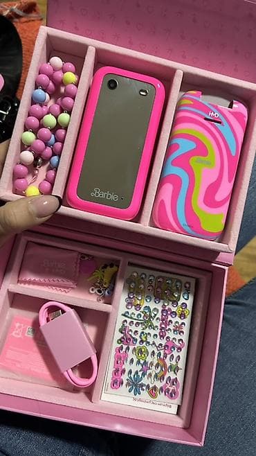 HMD Barbie Phone – specijalno izdanje - Preklopni telefon sa mirror na lalafo.rs — 3 HMD Barbie Phone – specijalno izdanje - Preklopni telefon sa mirror — 3