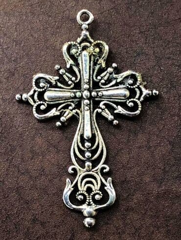 Veliki vintage krst – religijski privezak Masivan vintage krst at lalafo.rs Veliki vintage krst – religijski privezak Masivan vintage krst