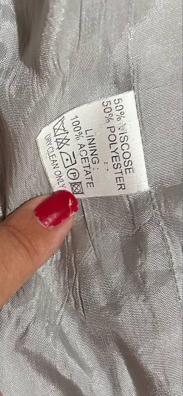 Potpuno ocuvan sako jakna, bez ikakvih ostecenja. Od jedne gospodje at lalafo.rs — 5 Potpuno ocuvan sako jakna, bez ikakvih ostecenja. Od jedne gospodje — 5