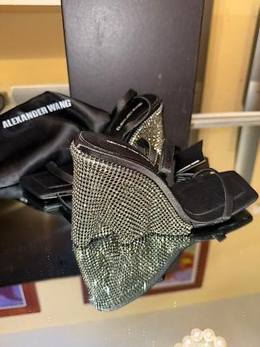 Elegantne ženske sandale na punu petu sa kristalima – Alexander Wang na lalafo.rs — 9 Elegantne ženske sandale na punu petu sa kristalima – Alexander Wang — 9